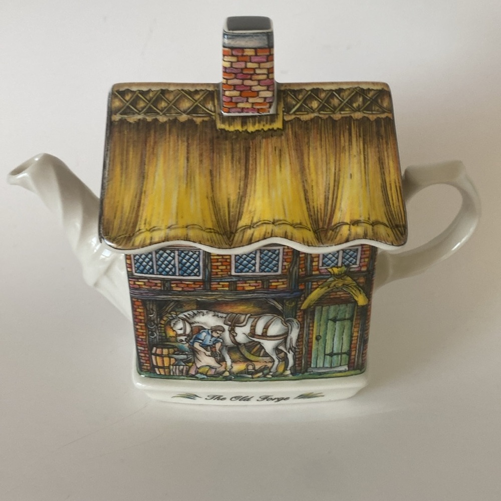 💛THE OLD FORGE BY SADDLER Porcelain Teapot